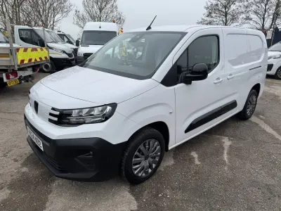 Gebraucht Peugeot Partner 131 PS (96 kW) 2024 Weiß Van / Kleinbus