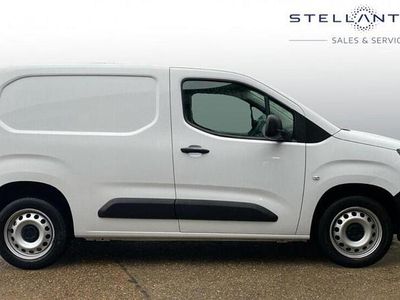 Used Citroën Berlingo 99 HP (72 kW) 2023 White MPV
