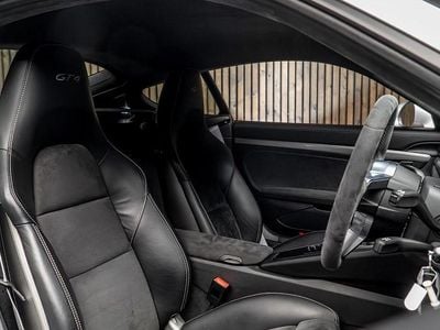 Used Porsche Cayman GT4 385 HP (283 kW) 2016 Silver Coupe