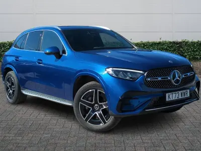 Begagnad Mercedes GLC300e AMG line 2023 Blå Kombi