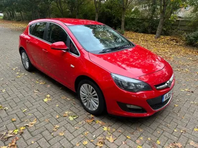 Używany Vauxhall Astra Excite 2015 Czerwony Hatchback