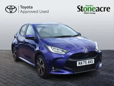 Second-hand Toyota Yaris Hybrid Design 113 CP (83 kW) 2025 Albastru Hatchback