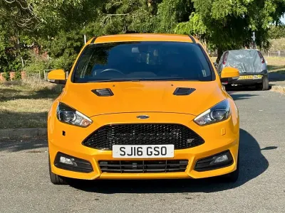 Used Ford Focus ST 185 HP (136 kW) 2016 Yellow Hatchback