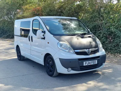 Used Vauxhall Vivaro Sportive 115 HP (84 kW) 2014 White MPV