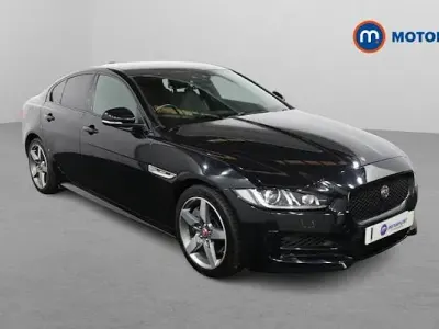 Usado Jaguar XE R-Sport 250 HP (183 kW) 2019 Preto Sedan