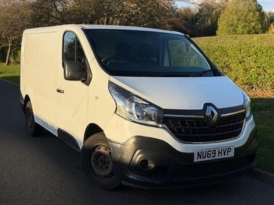 White Used 2019 Renault Trafic Business MPV | £7,990 (Super price)