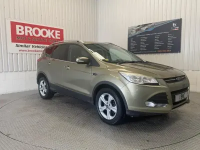 Gebraucht Ford Kuga Zetec 140 PS (102 kW) 2014 Gold SUV