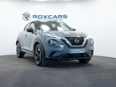 Begagnad Nissan Juke N-Connecta 114 HK (83 kW) 2023 Grå SUV