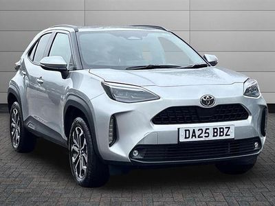 Usado Toyota Yaris Cross Design 130 HP (95 kW) 2025 Prateado SUV