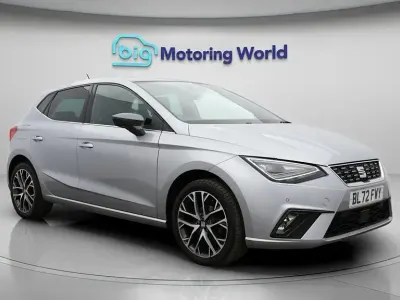 Usado Seat Ibiza XCELLENCE Lux 95 CV (69 kW) 2022 Plateado Utilitario