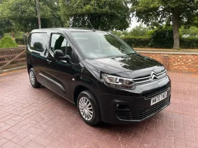 Used Citroën Berlingo Start 75 HP (55 kW) 2020 Black MPV