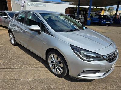 Used Vauxhall Astra Design Edition 125 HP (91 kW) 2017 Silver Hatchback