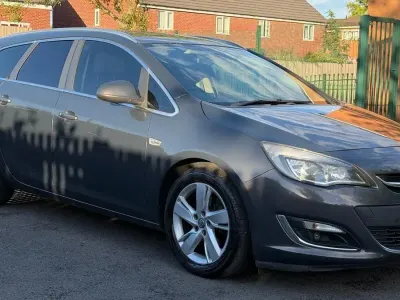 Used Vauxhall Astra SRi 165 HP (121 kW) 2013 Grey Estate