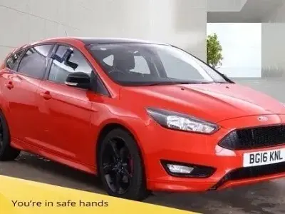 Used Ford Focus Zetec 182 HP (133 kW) 2016 Red Hatchback