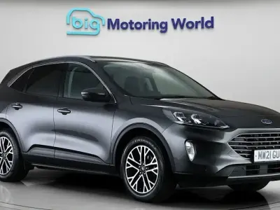 Begagnad Ford Kuga Titanium 120 HK (88 kW) 2021 Grå SUV