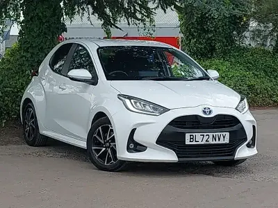 Used Toyota Yaris Hybrid Design 116 HP (85 kW) 2023 White Hatchback