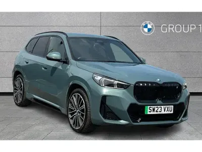 Begagnad BMW iX1 M Sport 230 kW (313 HK) 2023 Grön SUV