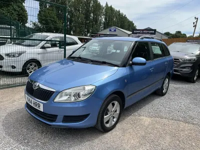 Used Skoda Fabia SE 75 HP (55 kW) 2014 Blue Estate