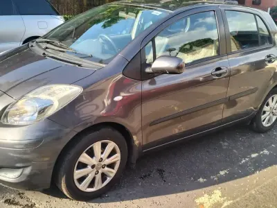 Used Toyota Yaris 101 HP (74 kW) 2009 Grey Hatchback