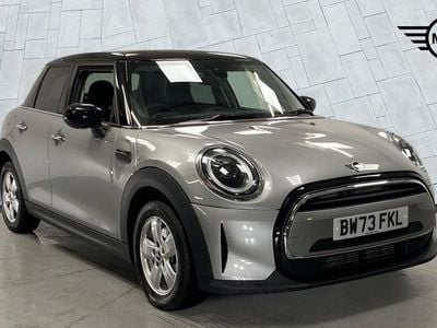 Używany Mini Cooper Classic 134 KM (98 kW) 2024 Srebrny Hatchback