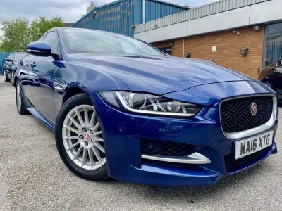 Gebraucht Jaguar XE R-Sport 163 PS (119 kW) 2016 Blau Limousine
