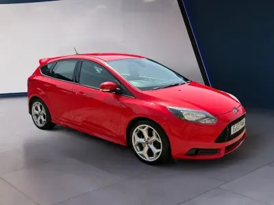 Used Ford Focus ST 250 HP (183 kW) 2013 Red Hatchback