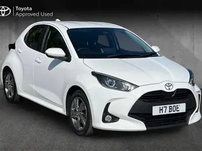 Used Toyota Yaris 114 HP (83 kW) 2024 Pure white Hatchback