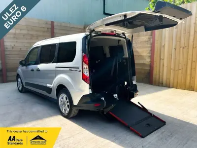 Used Ford Grand Tourneo Connect Zetec 100 HP (73 kW) 2022 Silver MPV