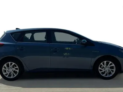 Used Toyota Auris Hybrid
