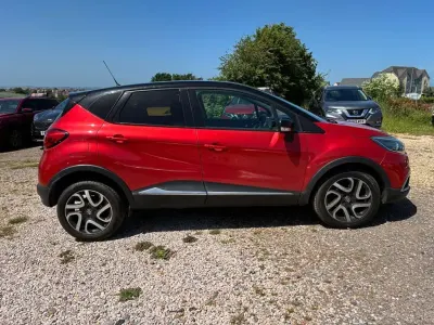 Used Renault Captur Signature 110 HP (80 kW) 2017 Red SUV