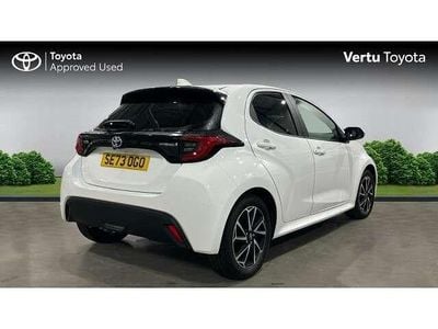 Used Toyota Yaris Hybrid Design 116 HP (85 kW) 2023 White Hatchback