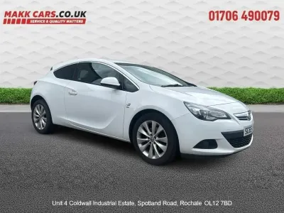 Used Vauxhall Astra GTC SRi 140 HP (102 kW) 2015 White Coupe