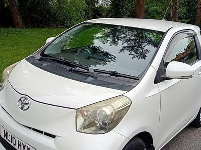 Used Toyota iQ 68 HP (50 kW) 2010 White Hatchback