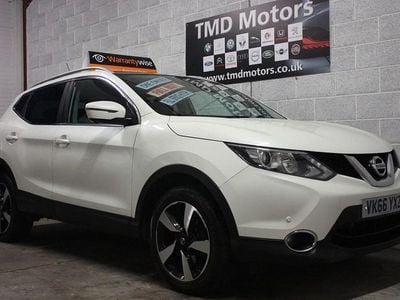White Used 2016 Nissan Qashqai N-Connecta SUV | £7,895 (Fair price)