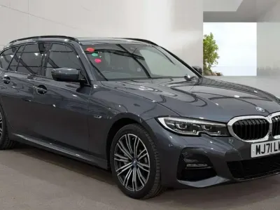 Begagnad BMW 330e M Sport 2021 Grå Kombi