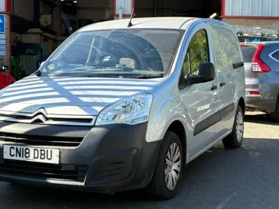 Usado Citroën Berlingo 100 HP (73 kW) 2018 Prateado Monovolume
