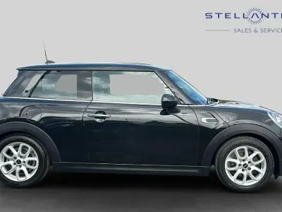 Używany Mini Cooper Classic 134 KM (98 kW) 2018 Czarny Hatchback