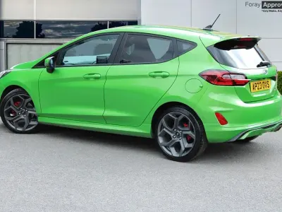 Begagnad Ford Fiesta ST 2023 Grön Halvkombi
