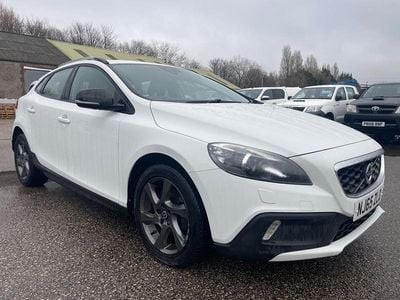 White Used 2015 Volvo V40 Hatchback | £6,950 (Expensive)