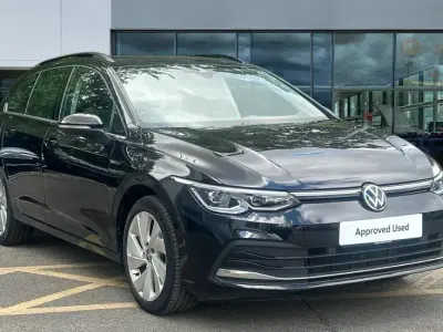 Used VW Golf VIII Style 130 HP (95 kW) 2021 Deep black pearl