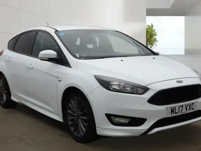 Used Ford Focus ST-Line 125 HP (91 kW) 2017 White Hatchback