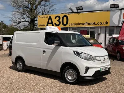Usado Maxus eDeliver 3 89 kW (122 HP) 2022 Branco Van