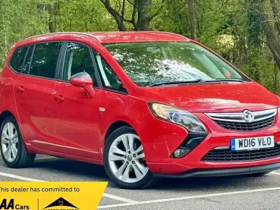 Used Vauxhall Zafira Tourer SRi 140 HP (102 kW) 2016 Red MPV