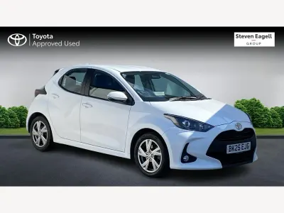 Used Toyota Yaris Hybrid 2025 White Hatchback