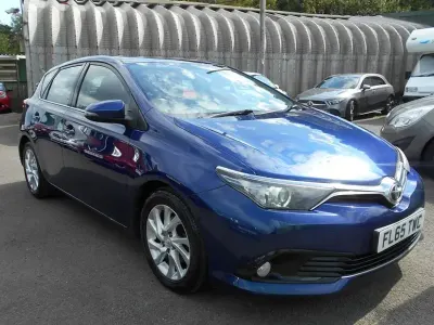 Used Toyota Auris Business Edition 112 HP (82 kW) 2015 Blue Hatchback