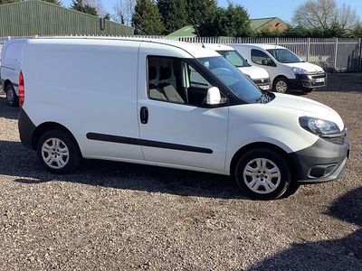 Used Fiat Doblò 95 HP (69 kW) 2018 White MPV