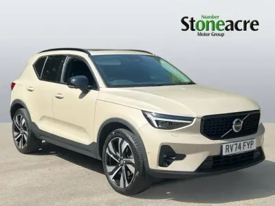 Usado Volvo XC40 Ultra 197 HP (144 kW) 2025 Dourado SUV