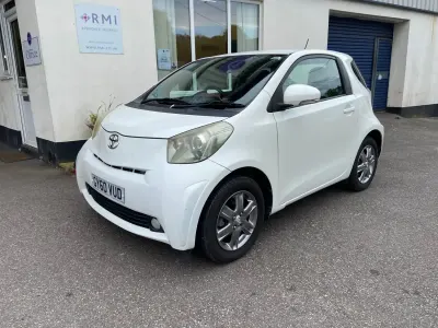 Begagnad Toyota iQ 2011 Vit Halvkombi