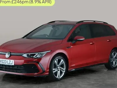 Second-hand VW Golf VIII R-line 150 CP (110 kW) 2023 Roșu Break
