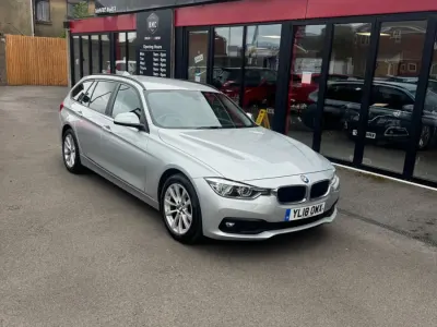 Begagnad BMW 318 2018 Silver Kombi